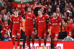 开云体育下载-曼联客场轻松获胜,英超前四稳固