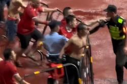 开云体育入口-中国足球冠军联赛俱乐部内部纷争,主帅风波的简单介绍