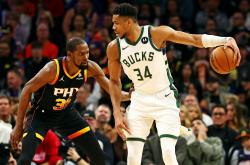 开云足球直播-上海队横扫马刺，字母哥高光表现