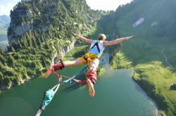 开云体育官网-鏖战密尔沃基，利拉德的关键时刻与湖人的坚韧救赎