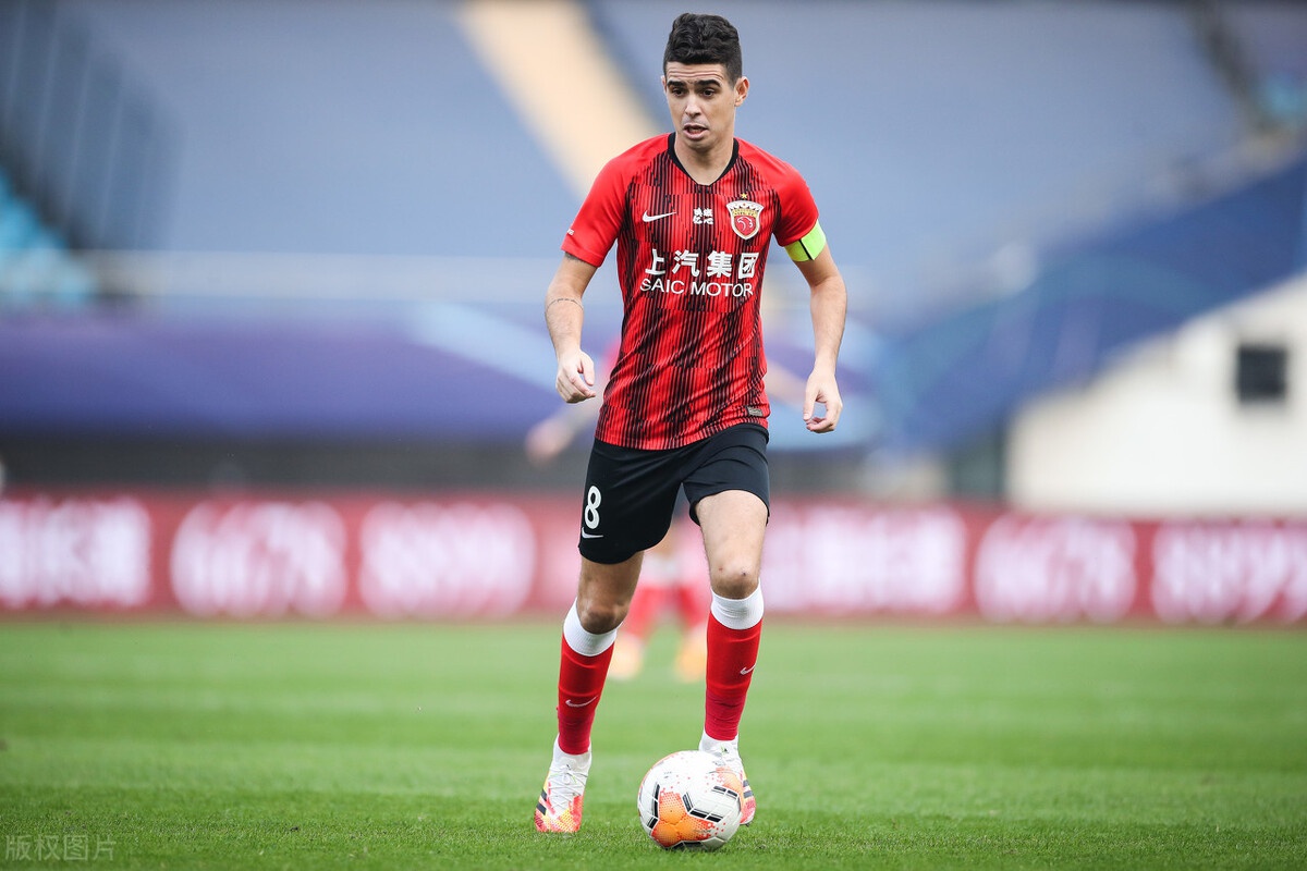 包含国内顶尖球队在当下联赛中全力争霛夺冠的词条