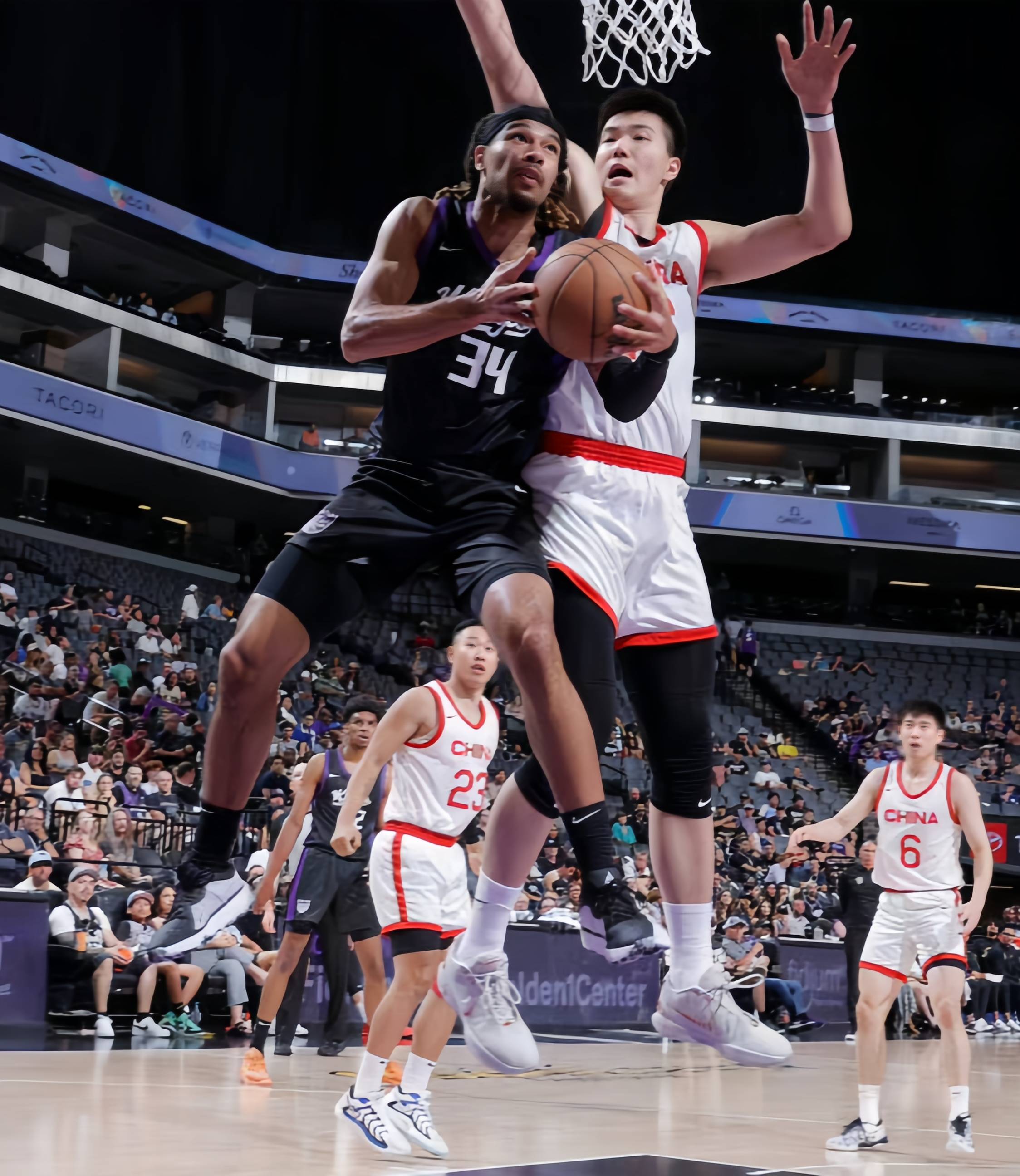 关于篮球赛场上精彩对决搏击,球员实力冲击高峰的信息 关于篮球赛场上精彩对决搏击,球员实力冲击高峰的信息