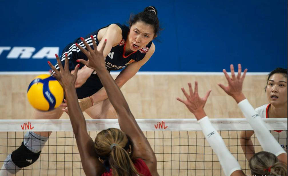 排球女子半决赛:中国队逆转取胜 排球女子半决赛:中国队逆转取胜