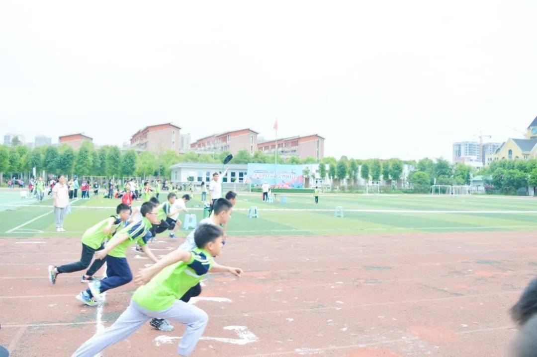 体育竞技赛场上风起云涌，每个击破