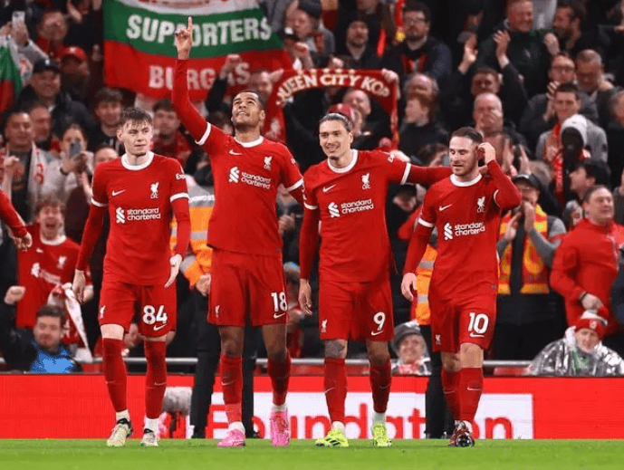 曼联客场轻松获胜,英超前四稳固 曼联客场轻松获胜,英超前四稳固