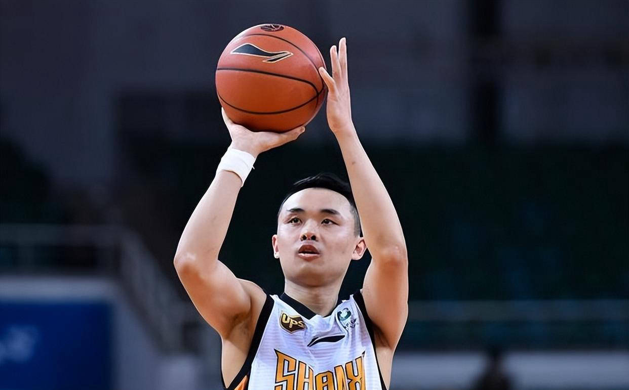 山西男篮在比赛中展现出强大的实力 山西男篮在比赛中展现出强大的实力