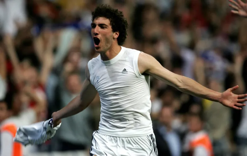 伊瓜因梅开二度，留洋西甲表现出色的简单介绍