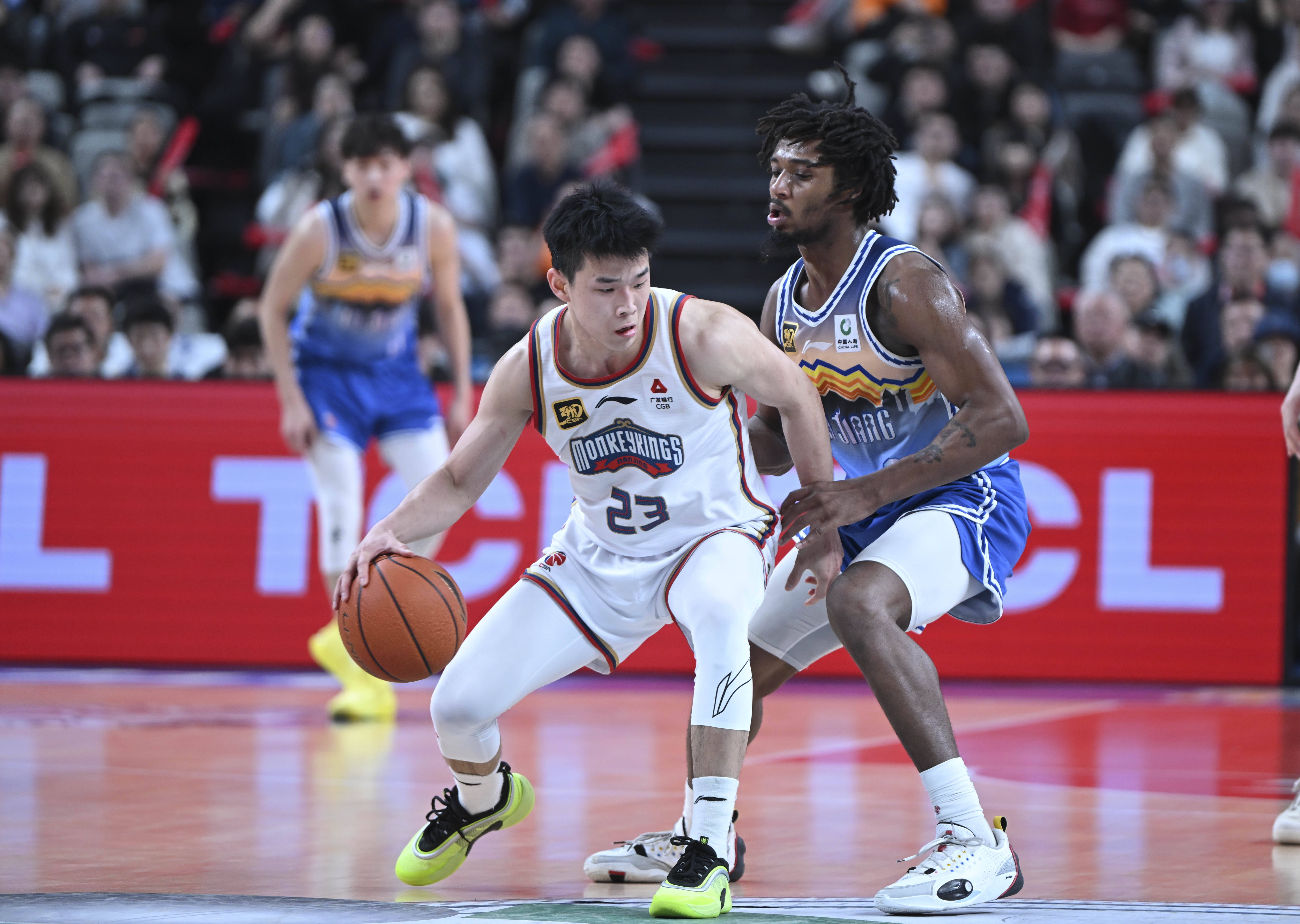 新疆队面对广东队,力争晋级季后赛 新疆队面对广东队,力争晋级季后赛