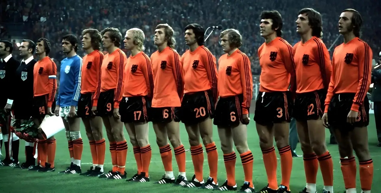 荷兰足球队再次晋级 荷兰足球队再次晋级