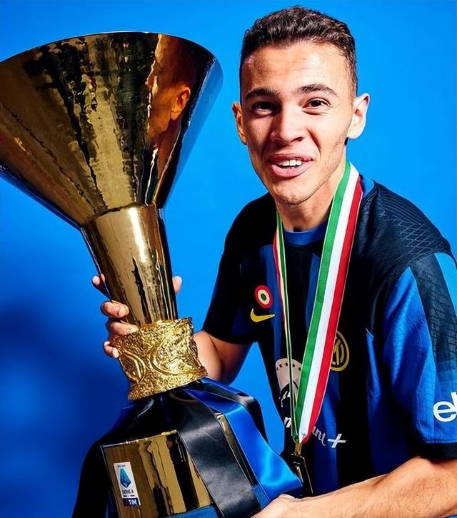 沙尔克04年轻队员迅速成长，成为球队未来希望的简单介绍